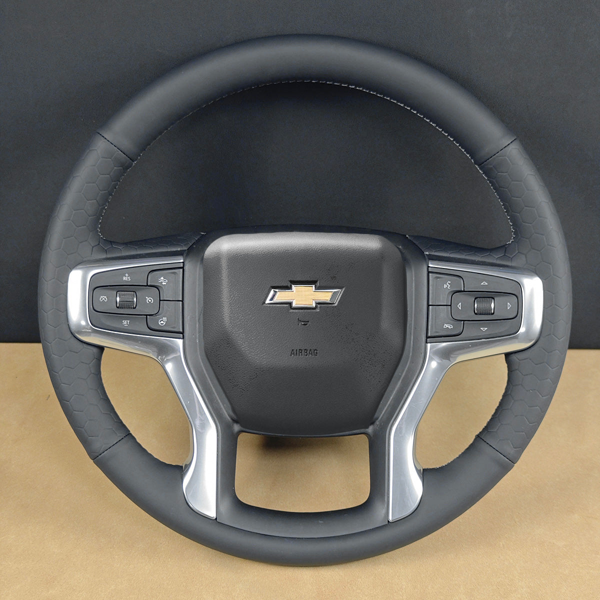 MEWANT Coprivolante in pelle sintetica per Chevrolet Silverado 1500 2014-2018 / Suburban 2015-2020 / Tahoe 2015-2020 / Silverado (2500/3500) / Silverado (4500HD/5500HD/6500HD) 2020HD) 50/52 54 IT